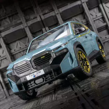 1:24 BMW XM SUV Модель легкого спортивного автомобиля Литой металлический автомобиль Модель транспортного средства Моделирование Звук и свет Инерционный механизм Коллекция Детские игрушки Мальчики Подарок белый