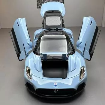 1/24 Maserati MC20 Alloy Sports Car Model Car Diecast Metal High Simulation Collection Swing со звуком и светом Игрушечная машинка с инерционным механизмом Детский подарок синий