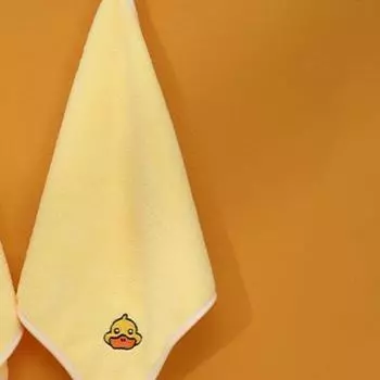 1/2/4 шт. Маленькое желтое утиное супер мягкое детское полотенце детское мягкое полотенце для лица милое квадратное полотенце для детского сада детское коралловое флисовое впитывающее 1PC жёлтый