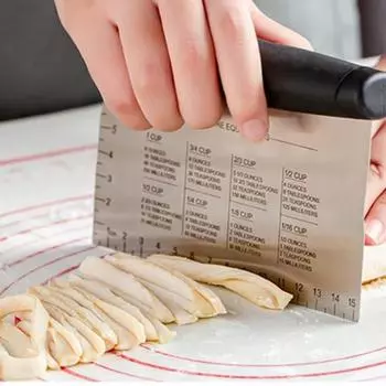 1/2 шт. резак для печенья из нержавеющей стали с нескользящей ручкой, эргономичный дизайн, скребок с выгравированными размерами 1pc