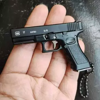 1:3 G17 Миниатюрный полусплавный пистолет Модель Съемный металлический игрушечный пистолет Брелок Сумка Подвеска Украшения Детская игрушка