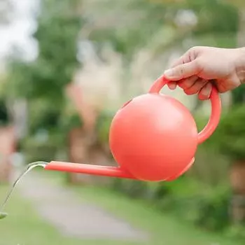 1,5 л практичная лейка с длинным носиком противоударная водосберегающая пластиковая лейка для сада жёлтый