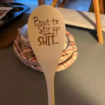 1 деревянная ложка ручной работы, деревянная ложка с лазерной гравировкой ЛОГОТИПА, ручная работа без использования краски, цвет деревянной ложки может отличаться 1PC Handmade Spoon