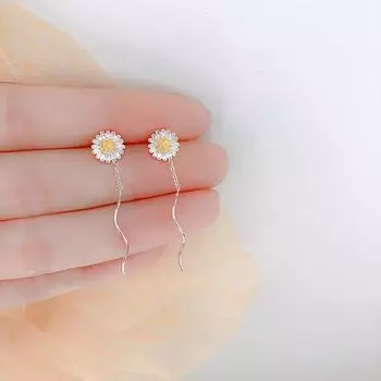 1 пара простых сережек, маленькие волнистые серьги в виде цветка маргаритки для женщин и девочек, легкие роскошные длинные серьги с кисточками, ювелирные подарки