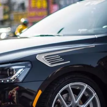 1 пара самоклеящихся наклеек на вентиляционное отверстие, съемная солнцезащитная накладка на крыло с тремя штырями