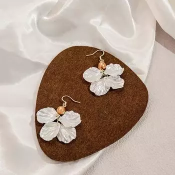 1 пара серег-подвесок с ракушками для женщин 2025 Ювелирные украшения для вечеринки Элегантные жемчужные серьги Ювелирные подарки