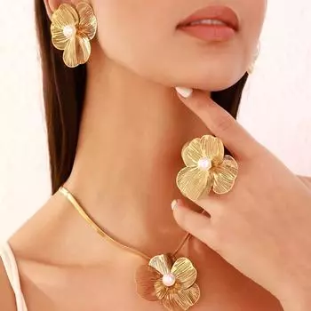 1 пара сережек + 1 ожерелье + 1 кольцо. Комплект украшений в стиле бохо. Подходит для повседневных нарядов и декора вечеринок. золотой