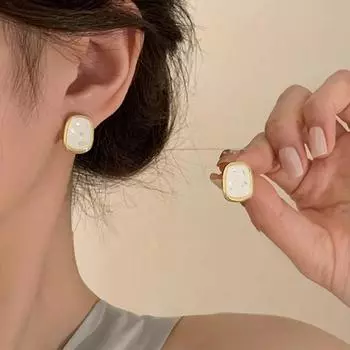 1 пара сережек-гвоздиков с привлекательными геометрическими эмалированными полированными блестящими украшениями, блестящие геометрические серьги белый