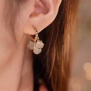 1 пара сережек-гвоздиков с пряжкой в виде кошачьего глаза и камня в виде колокольчика золотой