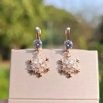 1 пара стильных сережек-снежинок из циркония для женщин, повседневные украшения, аксессуары для рождественской вечеринки золотой