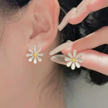 1 пара трендовых уникальных элегантных нежных легких роскошных маленьких сережек-гвоздиков в виде цветка маргаритки для женщин и девочек, ювелирные украшения, подарки