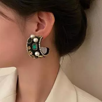 1 пара украшенных искусственным жемчугом блестящих серег-гвоздиков со стразами преувеличенной C-образной формы для женщин чёрный