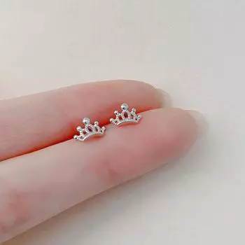 1 пара универсальных сережек-коронок с покрытием, простые, нишевые, серебряные, женские, выдолбленные