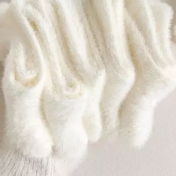 1 пара уютных норковых бархатных носков, женские осенне-зимние чулочно-носочные изделия, утепленные теплые носки для сна, кровать, пол, домашние пушистые белые носки с граффити as the picture