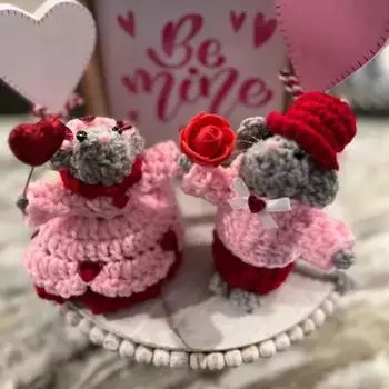 1 пара вязаных крючком мышей, пара мышей, ручная работа, украшения ко Дню святого Валентина, кукла-мышь для стола, каминной полки, прикроватного столика розовый