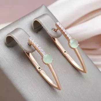 1 пара зеленых циркониевых V-образных серег для женщин золотого цвета, клипсы, повседневные роскошные ювелирные изделия зелёный