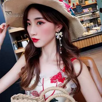 1 пара женских длинных серег из искусственного жемчуга с бантом, декоративная цепочка Tessel, блестящие стразы, антиаллергенные легкие роскошные серьги из нержавеющей стали для выпускного вечера, висячие серьги золотистый