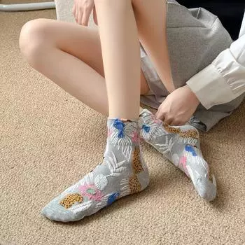 1 пара женских носков с цветочным тиснением в стиле ретро, хлопковые носки средней длины для женщин, японская мода, этнические носки в стиле Харадзюку в стиле ретро с мультяшным принтом One Size бежевый