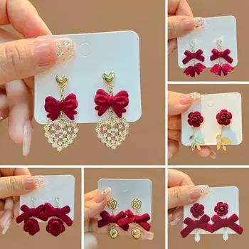 1 пара женских серег, универсальные, не выцветающие украшения для ушей, праздничное прикосновение, красный бант, висячий цветок D