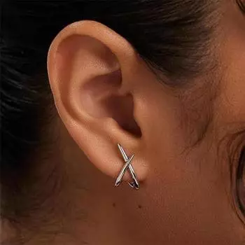 1 пара женских сережек-гвоздиков с геометрическим крестом из сплава, с ажурным покрытием, противоскользящие, гладкие серебряный