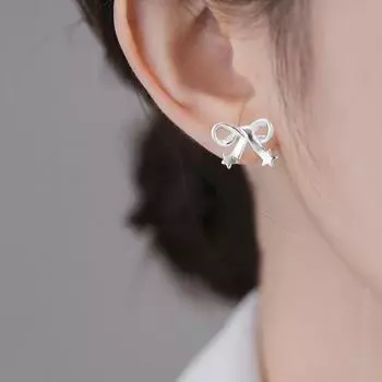 1 пара женских сережек-гвоздиков в форме звезды и банта, однотонные, из сплава с гальваническим покрытием, гладкая поверхность, легкие серьги-гвоздики для особых случаев и повседневной носки серебряный