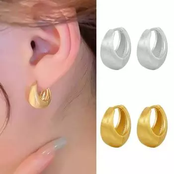 1 пара женских сережек-хаги из матового металла в стиле ретро во французском стиле с гальваническим покрытием, однотонные, C-образные, повседневные золотистый