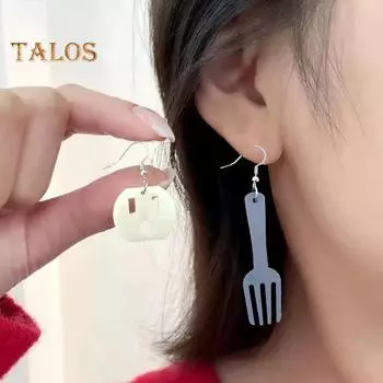 1 пара женских сережек-крючков с асимметричной подвеской в виде вилки и тыквы, праздничные висячие серьги, акриловые украшения для ушей белый/серый