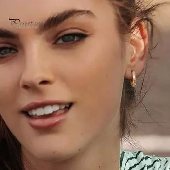 1 пара женских сережек-обручей с полированным кубическим цирконием, небольшие обручи для ушей, легкие металлические украшения для ежедневного ношения, свиданий, вечеринок серебряный