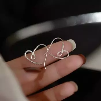 1 пара женских сережек в форме полого сердца, преувеличенный стиль, скрученная текстура, сплошной цвет