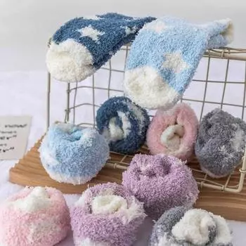 1 пара женских зимних носков контрастного цвета со звездным принтом из кораллового флиса, мягкие дышащие, средней длины, высокая эластичность, теплые нескользящие женские носки без запаха