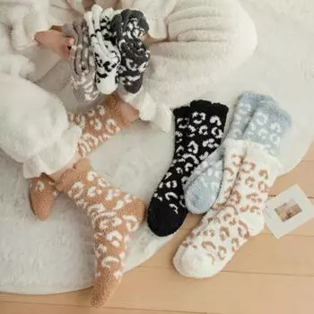 1 пара женских зимних носков, толстые противоскользящие носки из кораллового флиса, защита лодыжки средней длины, теплые, мягкие, эластичные, в тон, с леопардовым принтом, напольные носки белый