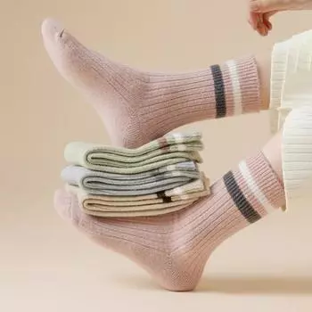 1 пара женских зимних носков, утолщенные плюшевые полосатые носки средней длины, высокоэластичные, нескользящие, удобные, теплые, для сна чёрный