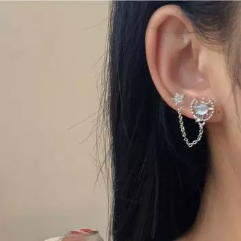 1 простая пятиконечная звезда с двойными ушами и серьгами-цепочками из восьми остей, женский