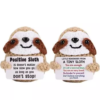 1 шт. Готовое украшение, эмоциональная поддержка, вязание крючком, праздничный подарок, украшение стола, ручная работа, вязаная фигурка, кукла-ленивец с картой 7.5x5.5x4.5