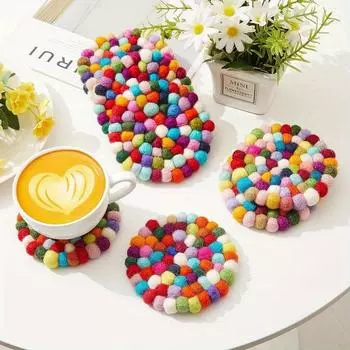 1 шт. Круглые подставки из войлока с шариками, шерстяные цветные впитывающие подставки, подставки из войлока ручной работы для напитков, радужные подставки из войлока для напитков, декор для офиса, дома, бара