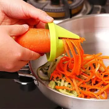 1 шт. Кухонная многофункциональная вращающаяся терка для огурцов, коническая спиральная вращающаяся овощерезка зелёный