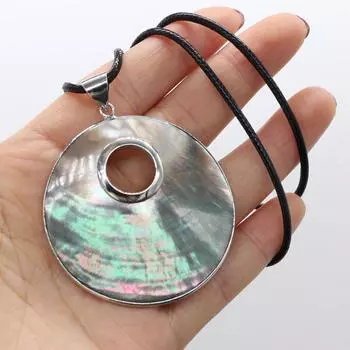 1 шт. Модное круглое ожерелье с подвеской из натуральных ракушек и кожаными цепочками, ожерелья для женщин и мужчин, повседневные украшения, сувениры для девичника 1Pc-50x50mm