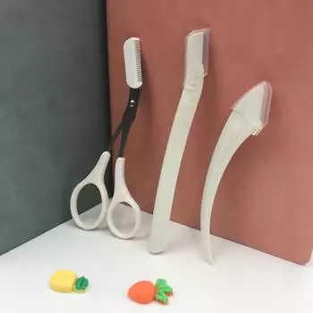 1 шт. Ножницы для подравнивания бровей С расческой для бровей Длина лезвия 2 см Материал поликарбонат Цветная форма Луны 14cm*9cm*2cm белый