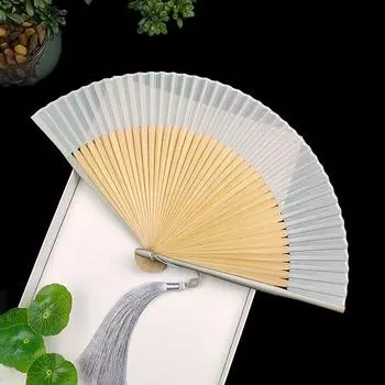 1 шт. Однотонный шелковый складной веер в китайском стиле с серой краской по краю, бамбуковый веер и ветровые летние повседневные простые складные веера