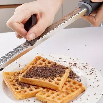 1 шт. Терка из нержавеющей стали с пластиковой нескользящей ручкой, терка для сыра, шоколада, лимона, чеснока, фруктов, кухонный гаджет чёрный