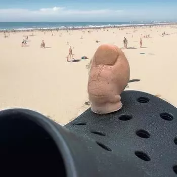 1 шт. забавный большой палец ноги подвеска забавные дырки украшения для обуви декоративные подвески подарки для подростков мальчиков девочек вечеринки взрослых