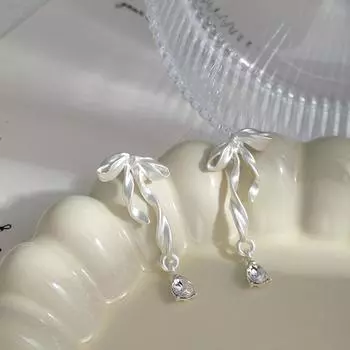 1Pairs Bow Ribbon Zircon Earrings Ballet Style Female Sweet Temperament Design Feeling Earrings Light Luxury High-End Jewelry onesize