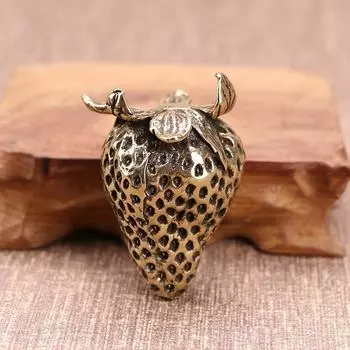 1pc Copper-Finish Strawberry Ornament - Exquisite Simulation Craft for Bookshelf, Home, Office, and Tabletop Decor золотой