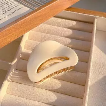 1pc French retro beige temperament medium size grab clip fashionable back of the head half clip hair clip shark clip headpiece