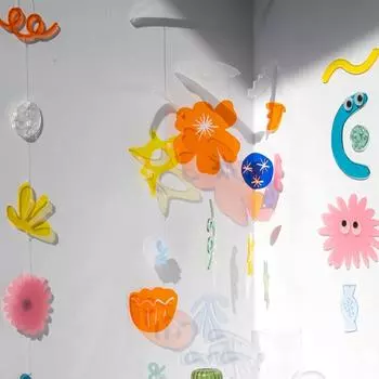 1PCS Acrylic Nordic Style Wind Chime Flower Print Adorable Multi-Color Geometric Hanging Decorations for Home Window Decorating