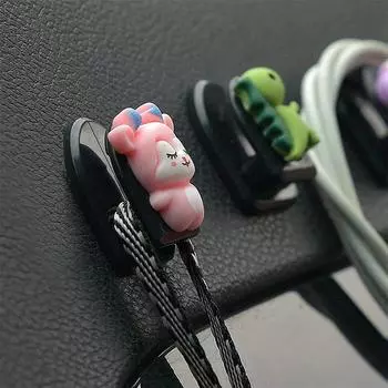 1PCS Mini car seat backrest hook Multi-functional cute cartoon hook universal car decoration hanger car interior accessories чёрный