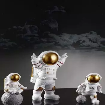 1set Resin Astronaut Ornament Figure Statue Spaceman Office Desk Decoration Spaceman Bracket Kids Toys Gift Home Decoration 1 SET