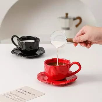 200 мл черно-красная креативная керамическая кружка для кофе в форме макаруна с блюдцем для декора стола в кафе и ресторане 1 шт. 101-200ml