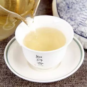 2020 Юньнань Сяохусай Натуральный деревенский сырой чай Пуэр Древнее дерево Слегка медовый ароматный чай Шэн Пуэр 357г