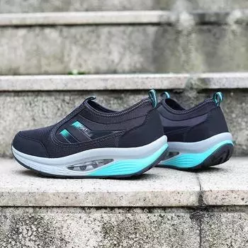 2022 Новые женские мокасины Модные дышащие туфли на платформе Женские удобные повседневные кроссовки Увеличивающие рост низкие кроссовки 35 чёрный